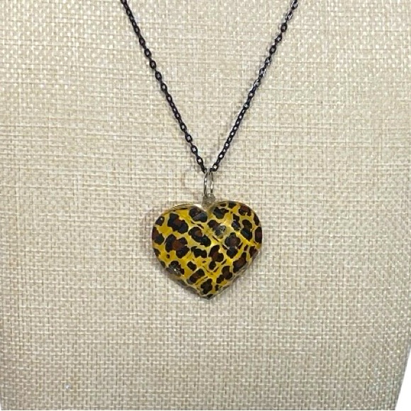 Hand Crafted Cheetah Print Heart Pendant Necklace - Picture 2 of 2